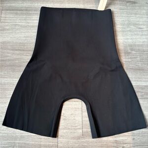 Understance booty lift Black Women's High-Waisted Shorts. Bnwt size L
